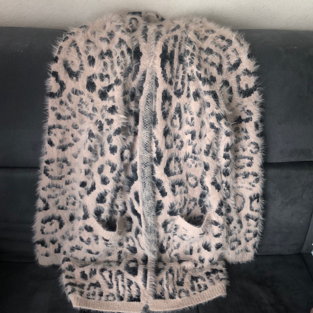 Women’s Fuzzy cheetah print sweater